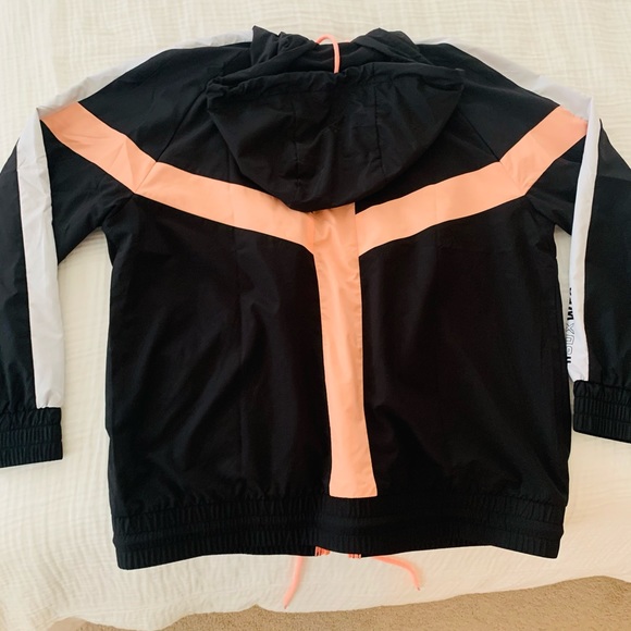 Limited Edition Sarah’s Day x WFA Windbreaker - Picture 5 of 10